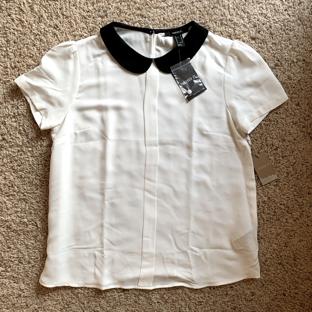 Forever 21 off white Peter Pan collar pleated front blouse size medium NWT